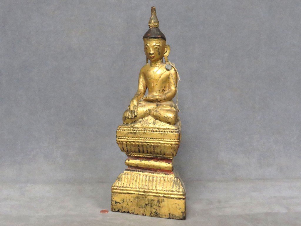 THAI CARVED AND GILT SEATED BUDDHA, 19TH CENTURY. (1 of 5)