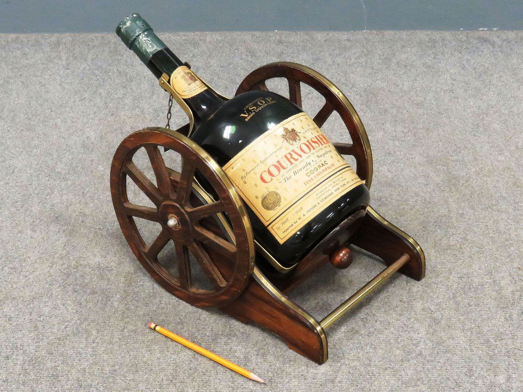 VINTAGE 1-GALLON BOTTLE COURVOISIER COGNAC BOTTLE (1 of 4)