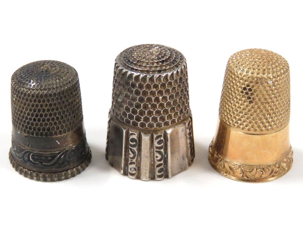 LOT (3) THIMBLES INCLUDING (2) SILVER AND (1) YELLOW (1 of 1)
