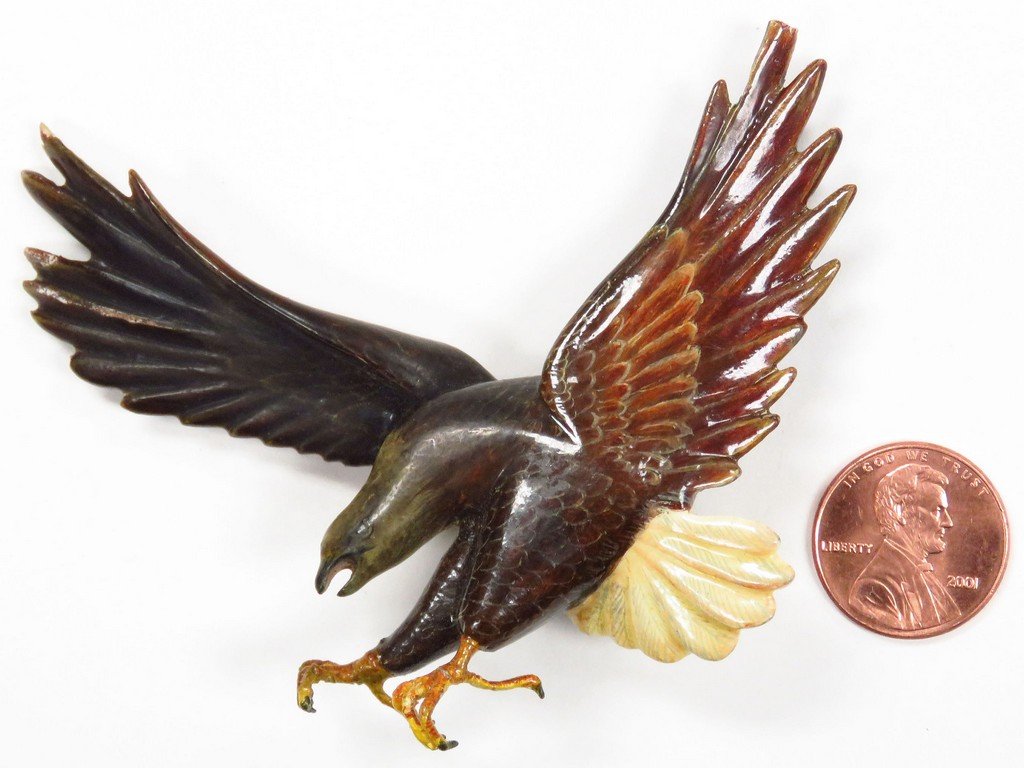TAKAHASHI STYLE CARVED AND PAINTED WOOD EAGLE BROOCH (1 of 2)