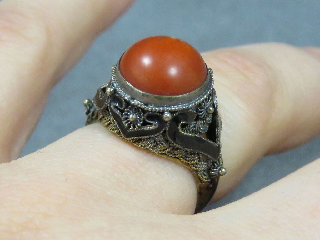 CHINESE SILVER BEACH ENAMEL AND CORAL ADJUSTABLE RING. (1 of 3)
