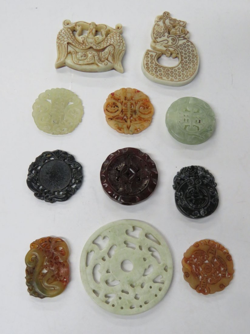 LOT ASSORTED CHINESE CARVED JADE AND HARDSTONE PENDANTS (1 of 10)