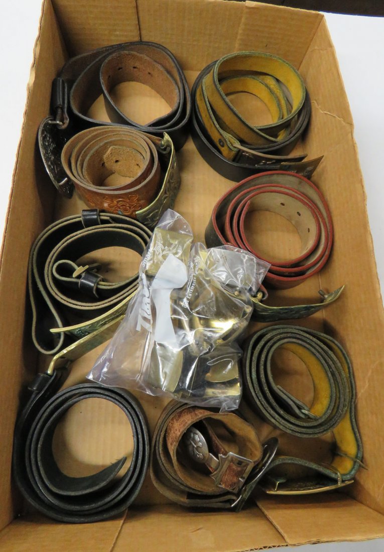 BOX LOT ASSORTED VINTAGE LEATHER BELTS AND BUCKLES (1 of 6)