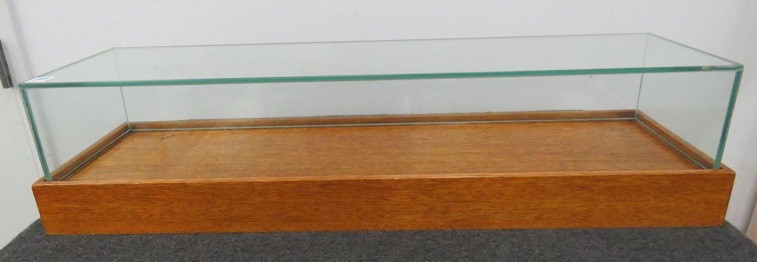 PLATE GLASS COUNTER TOP DISPLAY CASE ON BIRCH BASE.: PLATE GLASS COUNTER TOP DISPLAY CASE ON BIRCH BASE. HEIGHT 8"; LENGTH 34"