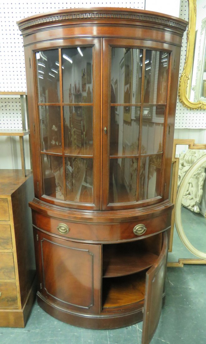 DREXEL "NEW TRAVIS COURT" COLLECTION HEPPLEWHITE STYLE (1 of 1)