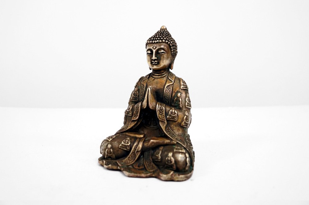 SINO-TIBETAN BRASS SEATED PRAYING BUDDHA. HEIGHT 6 1/4" (1 of 5)