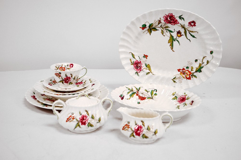 SET ROYAL DOULTON "CLOVELLY" PATTERN DECORATED (1 of 4)