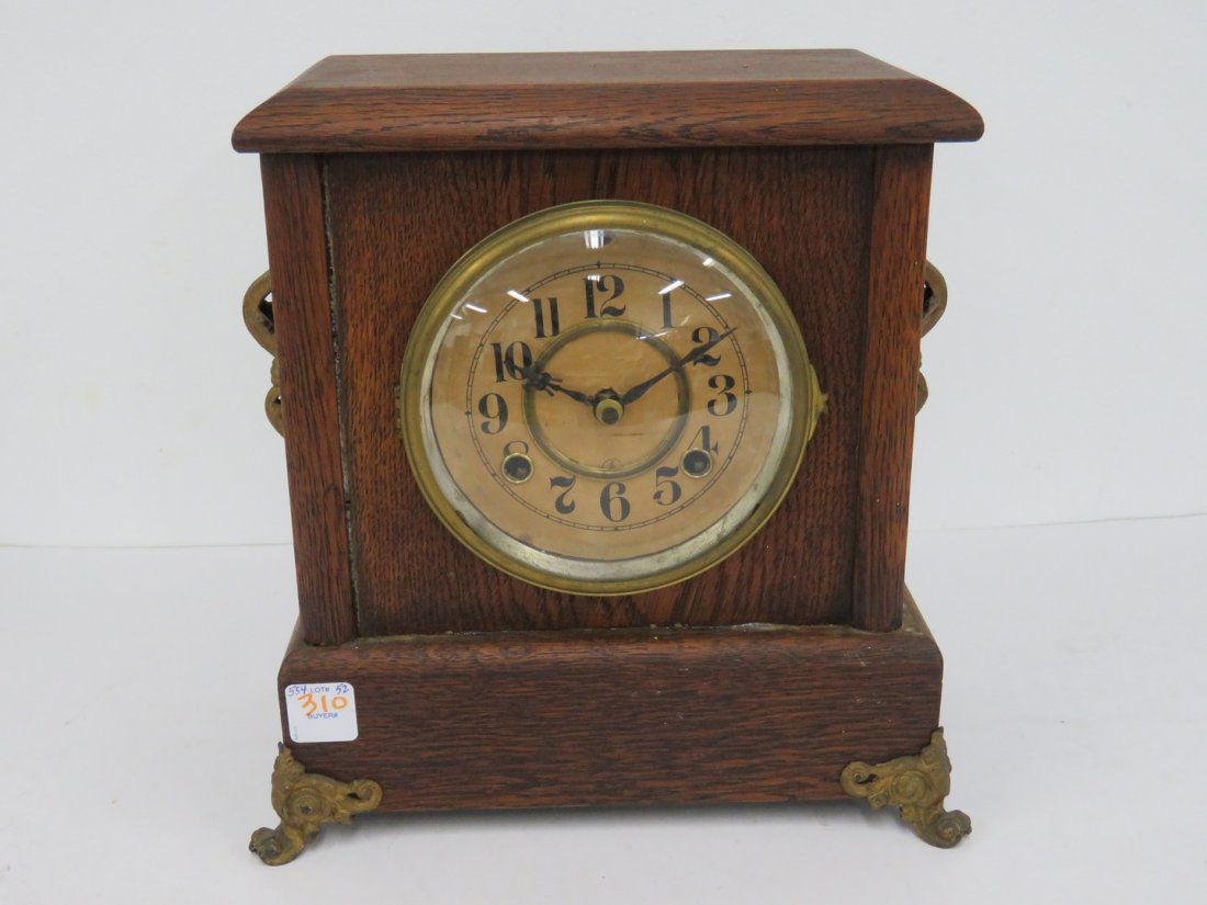 VINTAGE NEW HAVEN OAK MANTLE CLOCK WITH GILT METAL (1 of 7)