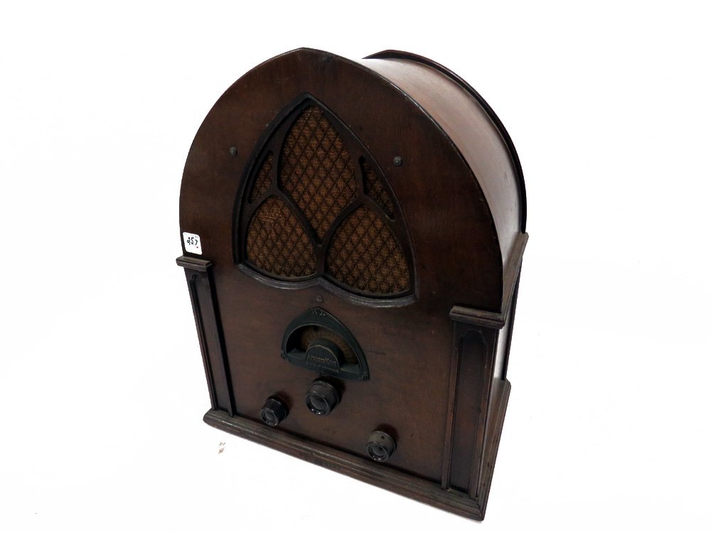 ATWATER KENT MODEL 84, WALNUT CATHEDRAL RADIO, C.1931. (1 of 2)