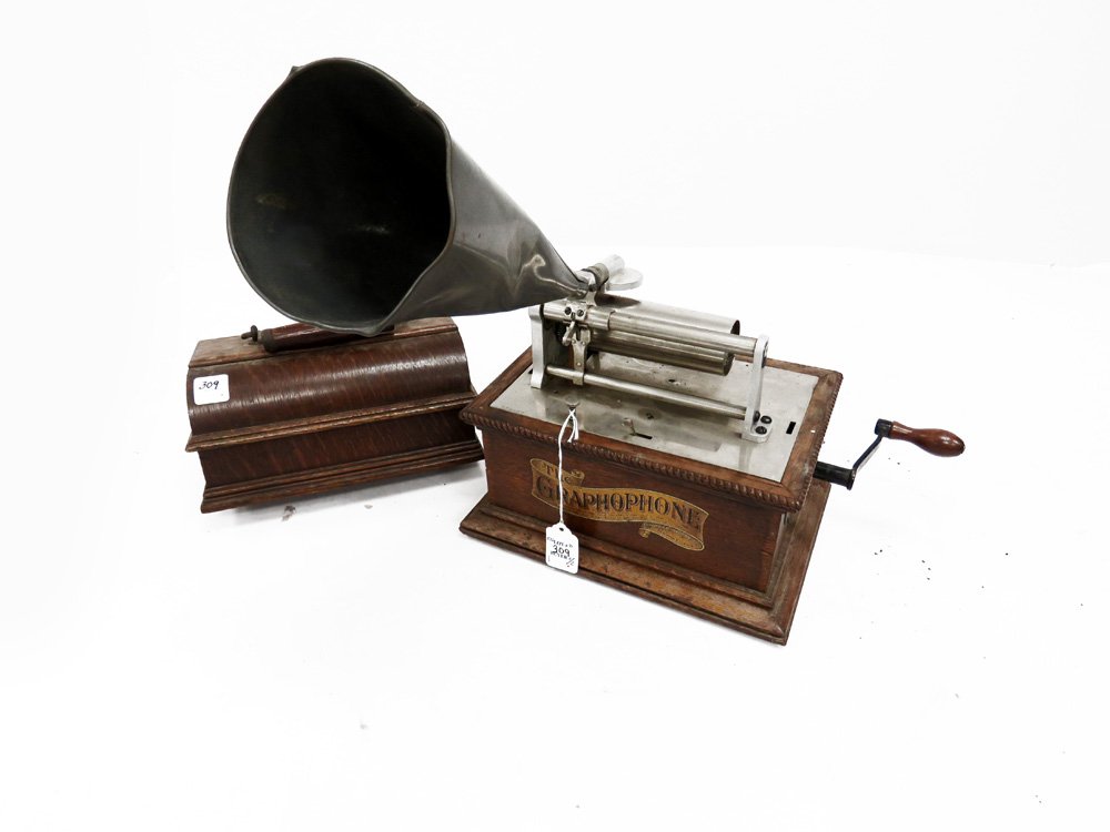 COLUMBIA OAK GRAPHOPHONE CYLINDER PHONOGRAPH WITH HORN (1 of 3)