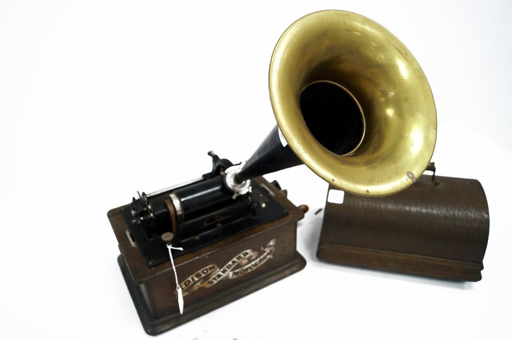 EDISON STANDARD OAK CYLINDER PHONOGRAPH WITH HORN AND (1 of 3)