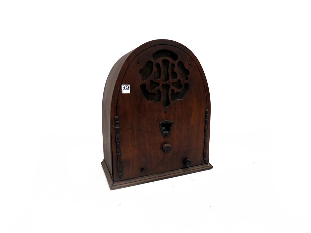 UNITED STATES RADIO MODEL 3086, GLORITONE MAHOGANY (1 of 2)