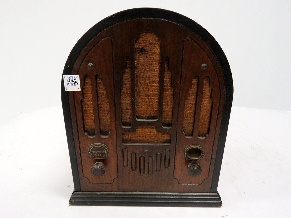 ATWATER KENT MODEL 944 WALNUT CATHEDRAL RADIO, C.1934. (1 of 2)