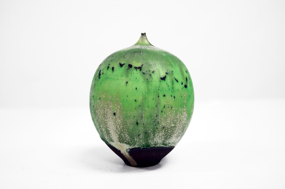 ROSE CABAT FEELIE SHAPED VASE. HEIGHT 4" (1 of 3)