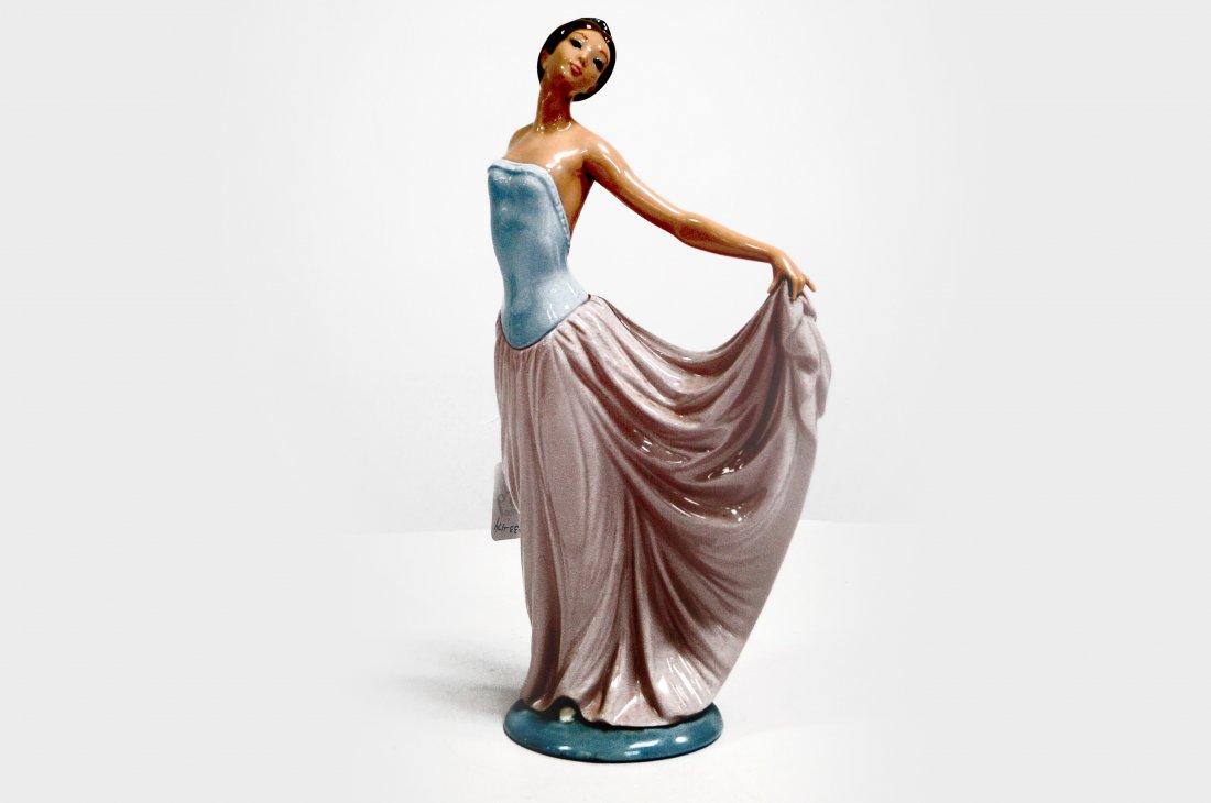 LLADRO PORCELAIN FIGURE, "DANCER", #5050. HEIGHT 11 (1 of 3)