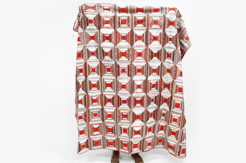 FINE VINTAGE LOG CABIN PATCHWORK QUILT, 19TH CENTURY. (1 of 4)