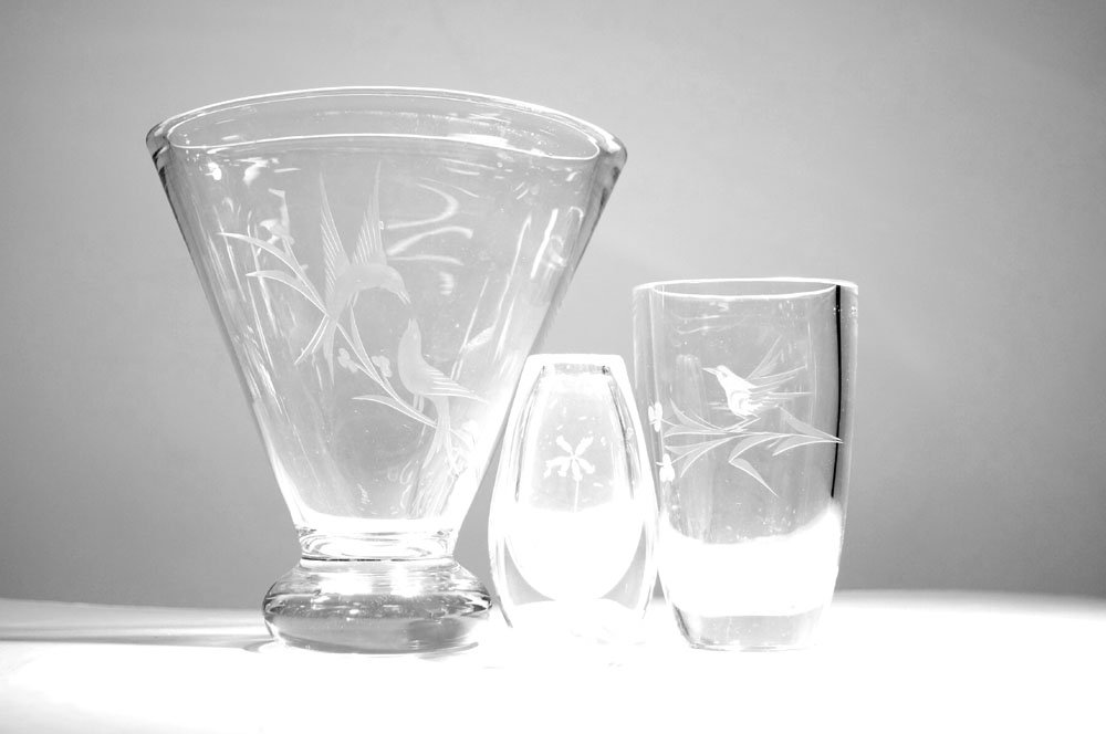 LOT (3) SCANDINAVIAN ENGRAVED ART GLASS VASES, SMALLEST: LOT (3) SCANDINAVIAN ENGRAVED ART GLASS VASES, SMALLEST SIGNED KOSTA. HEIGHT 5-9"