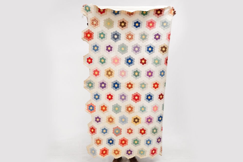 VINTAGE "GRANDMA'S GARDEN" PATCHWORK QUILT, C.1910. 80 (1 of 2)