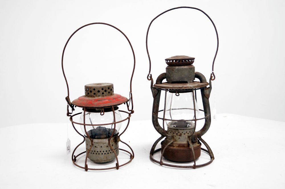 LOT (2) ASSORTED VINTAGE RAILROAD SIGNAL LANTERNS, (1 of 4)