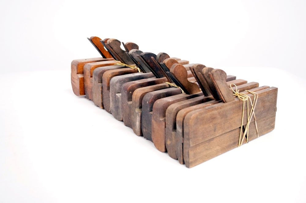 LOT (12) ASSORTED VINTAGE COVE/ROUND WOODEN PLANES, (1 of 3)