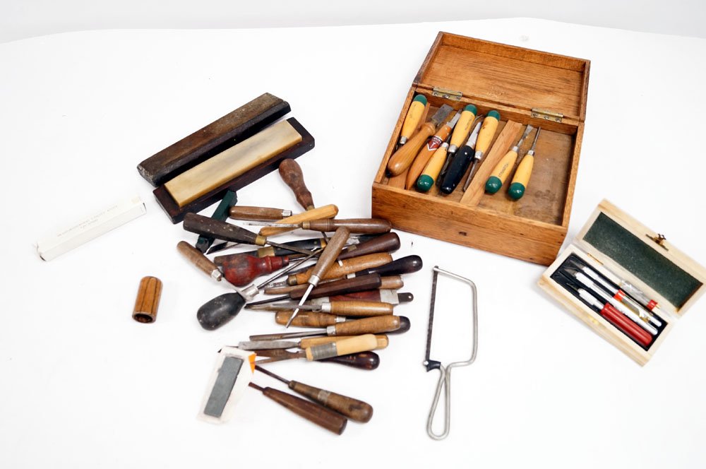 LOT INCLUDING ASSORTED CARVING TOOLS, HONE STONES, ETC (1 of 1)