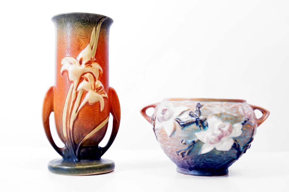 LOT (2) ROSEVILLE POTTERY INCLUDING #133-8 ZEPHYR LILLY (1 of 2)