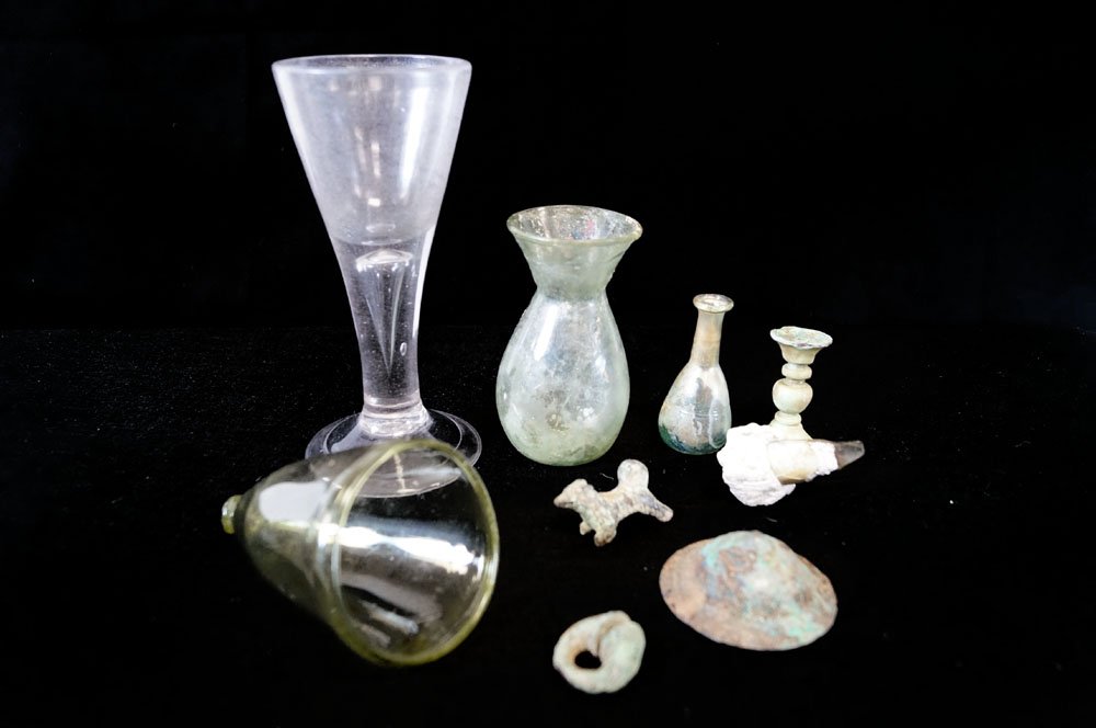 LOT ASSORTED ROMAN/BYZANTINE GLASS AND BRONZE INCLUDING (1 of 2)