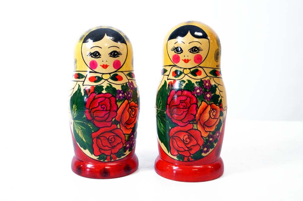 LOT (2) RUSSIAN MATRYOSHKA DOLLS. HEIGHT 8" (1 of 2)