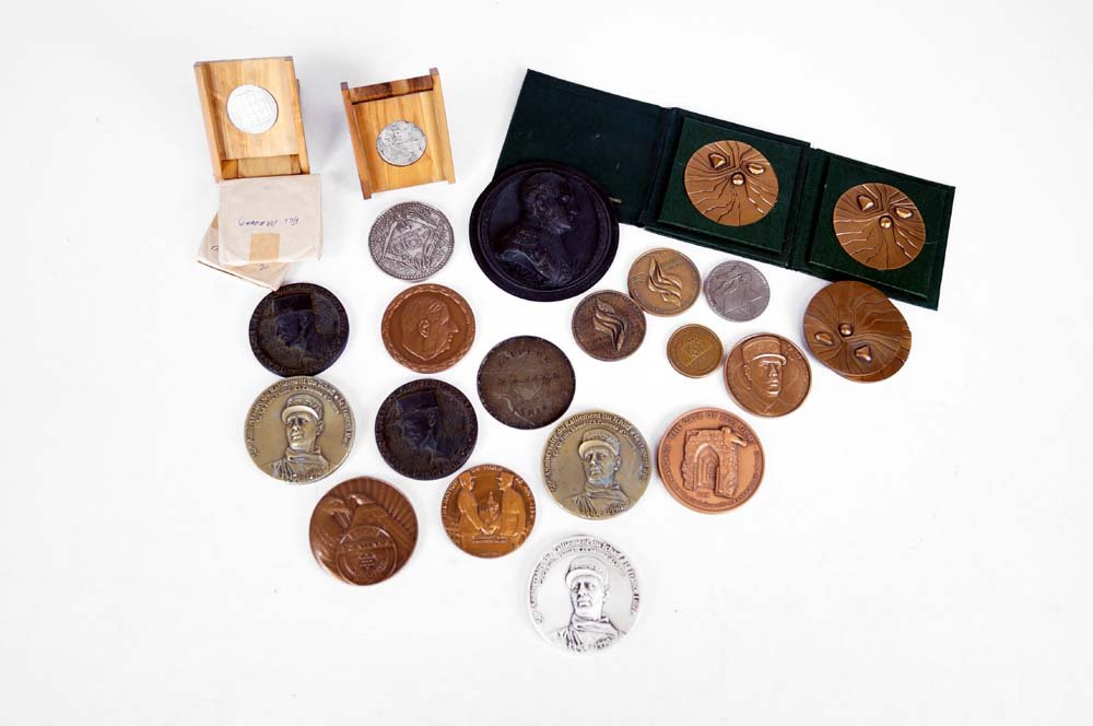 LOT APPROXIMATELY (25) ASSORTED BRONZE COMMEMORATIVE (1 of 3)