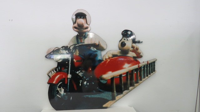 CARTOON SIGN/CUTOUT OF WALLACE AND GROMIT: CARTOON SIGN/CUTOUT OF WALLACE AND GROMIT