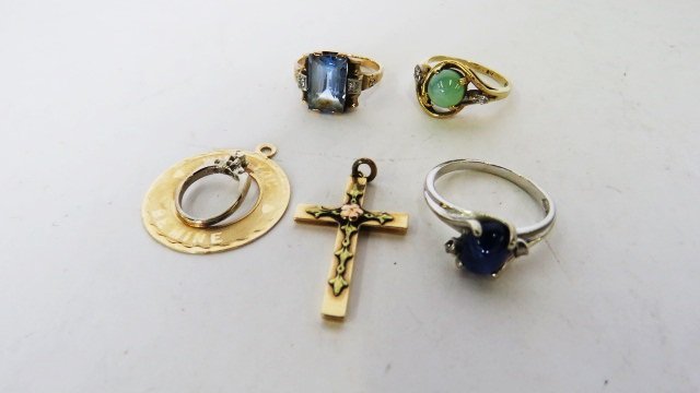 LOT 14K YELLOW GOLD JEWELRY INCLUDING CHARM, CROSS (1 of 4)