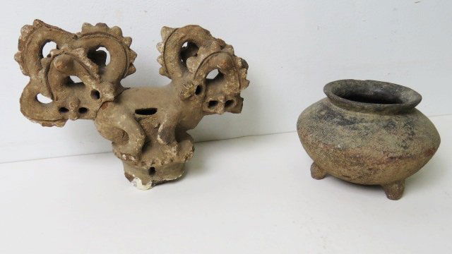 LOT (2) PRE-COLUMBIAN MESO-AMERICAN POTTERY INCLUDING (1 of 5)