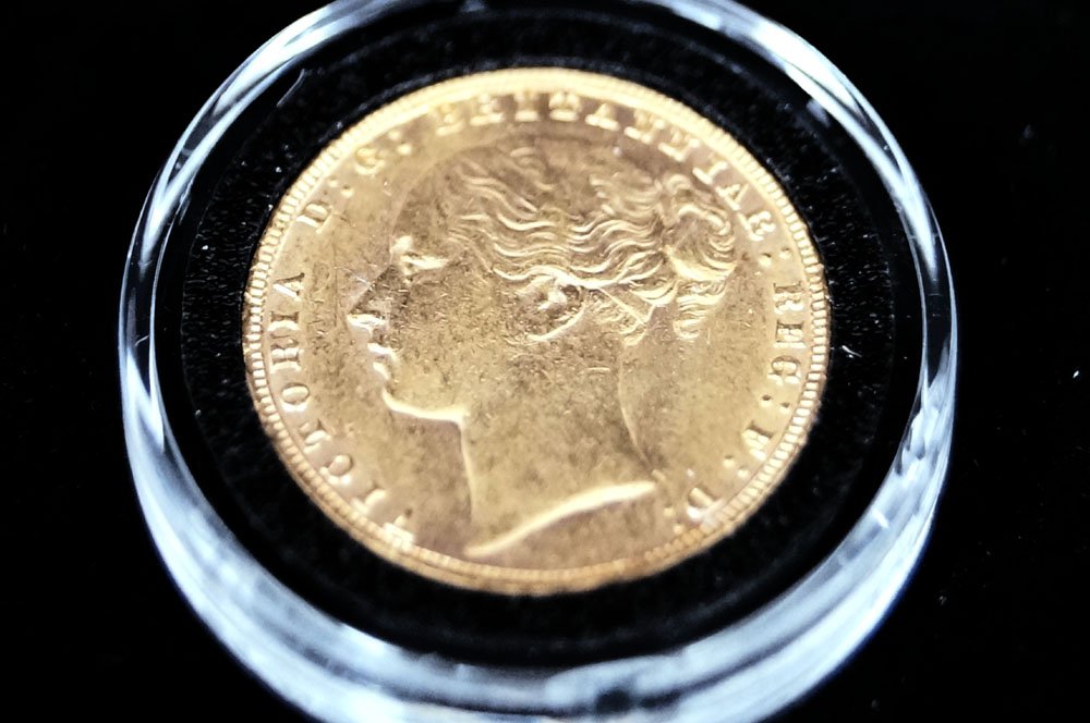 1876 GREAT BRITAIN, 22K GOLD FULL SOVEREIGN COIN (XF),: 1876 GREAT BRITAIN, 22K GOLD FULL SOVEREIGN COIN (XF), DOURO TREASURE