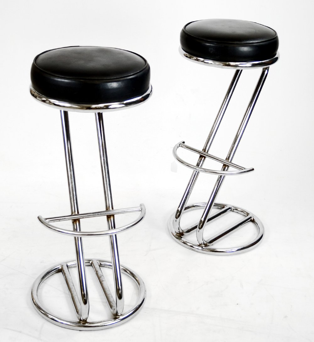 PAIR GILBERT RHODE DESIGN MID-CENTURY CHROME STEEL: PAIR GILBERT RHODE DESIGN MID-CENTURY CHROME STEEL Z-FORM BAR STOOLS. HEIGHT 31"; DIAMETER 14"