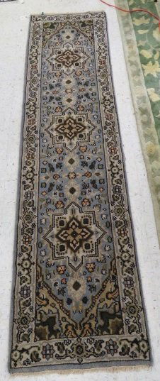 HERIZ STYLE RUNNER. 2'6" X 9'7" (1 of 4)