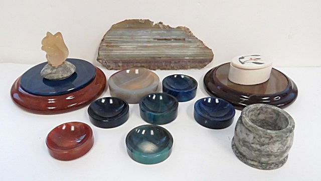 BOX LOT ASSORTED DYED AGATE SALTS, STANDS, ETC (1 of 5)