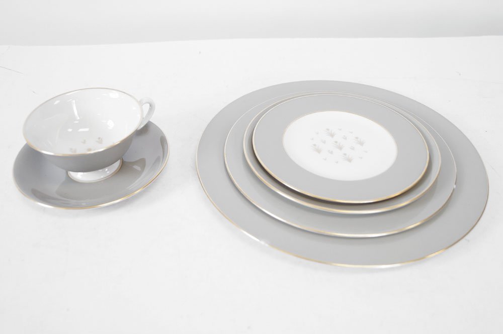 SET LENOX "GLENDALE" PORCELAIN PLATES INCLUDING (13) (1 of 2)