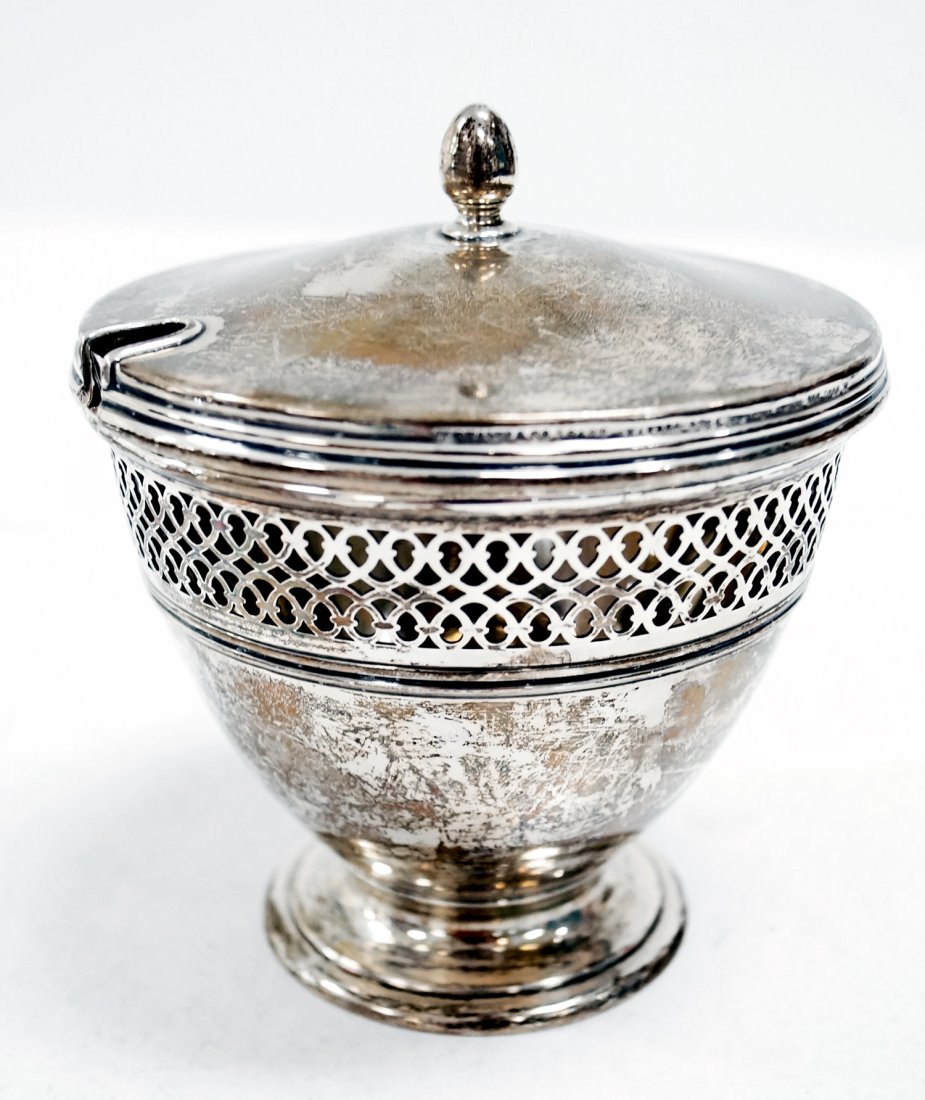 TIFFANY & CO. MAKERS STERLING SILVER COVERED CONDIMENT: TIFFANY & CO. MAKERS STERLING SILVER COVERED CONDIMENT (NO LINER), #18428, #2794, MOORE MARK, MONOGRAMMED. 7.69 OZT; HEIGHT 4 5/8"; DIAMETER 4"