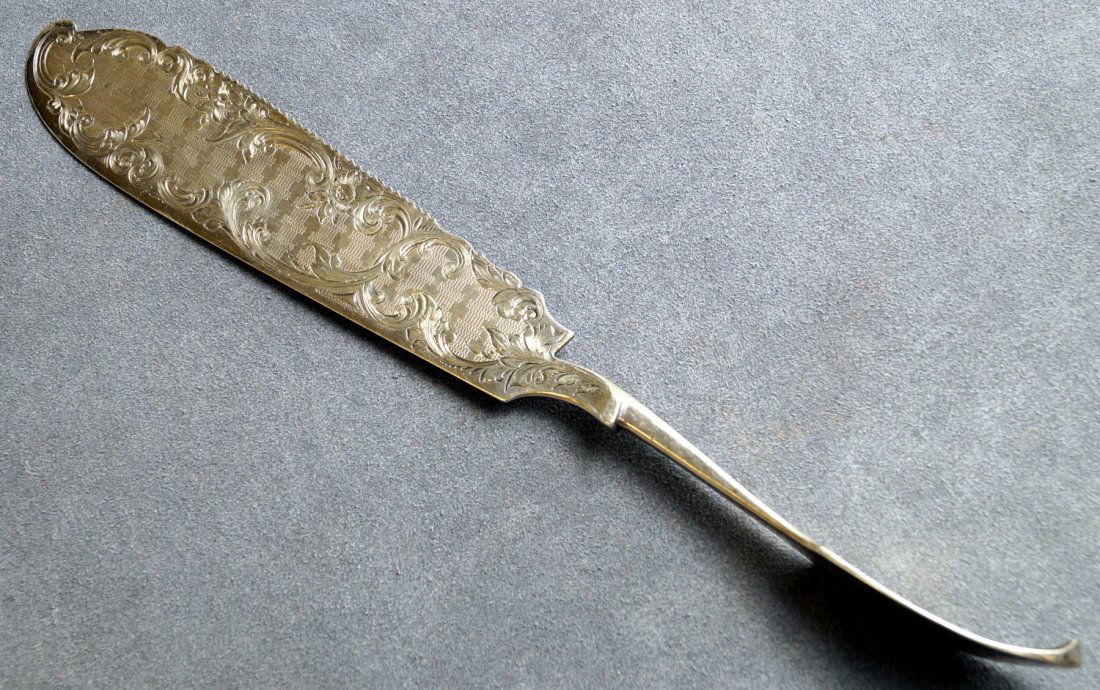 ANTIQUE JAMES WATTS/PHILADELPHIA COIN SILVER ENGRAVED: ANTIQUE JAMES WATTS/PHILADELPHIA COIN SILVER ENGRAVED SLICE. LENGTH 11 5/8"; 3.44 OZT