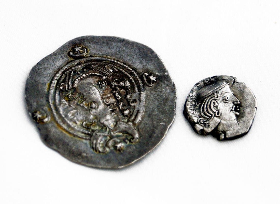 LOT (2) ANCIENT SILVER COINS INCLUDING SASANIAN KHURSO (1 of 2)