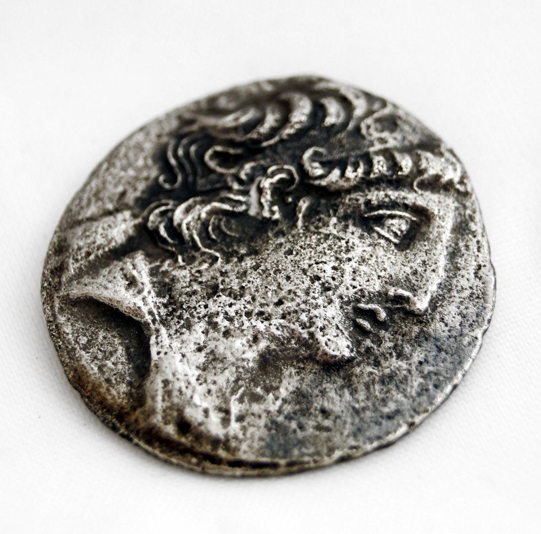 SELEUKID KINGDOM, ANTIOCHOS VIII, (121-96 BC) AR: SELEUKID KINGDOM, ANTIOCHOS VIII, (121-96 BC) AR TETRADRACHM COIN, 28MM (F)