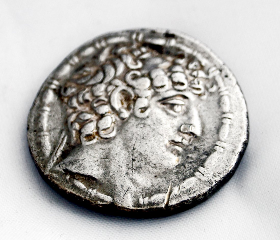 SELEUKID KINGDOM, PHILIP PHILADELPHOS (93-83 BC) AR: SELEUKID KINGDOM, PHILIP PHILADELPHOS (93-83 BC) AR TETRADRACHM COIN, 29MM (XF)