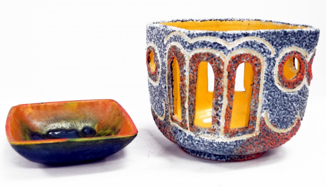 LOT (2) MID-CENTURY MODERN CERAMICS INCLUDING SQUARE: LOT (2) MID-CENTURY MODERN CERAMICS INCLUDING SQUARE BOWL, SIGNED "FANTONI ITALY FOR RAYMOR", 6 5/8 X 6 5/8" (EDGE FRITS) AND CARVED BOWL, UNSIGNED, HEIGHT 7"; TOP 7 3/4 X 7 3/4" (CRACK)