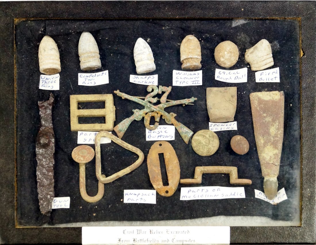 TRAY ASSORTED CIVIL WAR EXCAVATED RELICS INCLUDING MINI: TRAY ASSORTED CIVIL WAR EXCAVATED RELICS INCLUDING MINI BALLS, MUSKET BALLS, BUTTONS, ETC