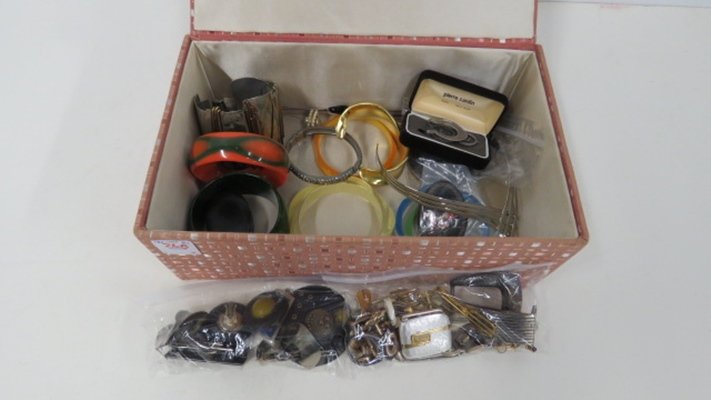 LOT ASSORTED COSTUME JEWELRY INCLUDING JAN MICHAELS (1 of 3)