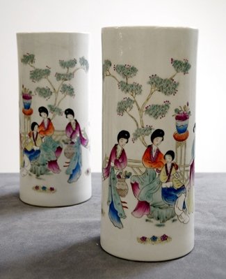 PAIR CHINESE DECORATED PORCELAIN HAT/WIG STANDS, 20TH (1 of 2)