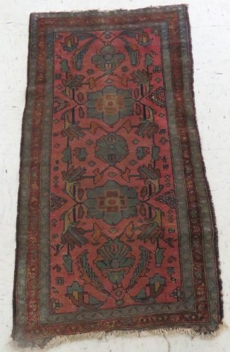 ANTIQUE PERSIAN HAMADAN DISTRICT RUG. 2'6" X 4'9" (1 of 3)