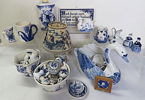 LOT ASSORTED DELFT POTTERY (1 of 10)