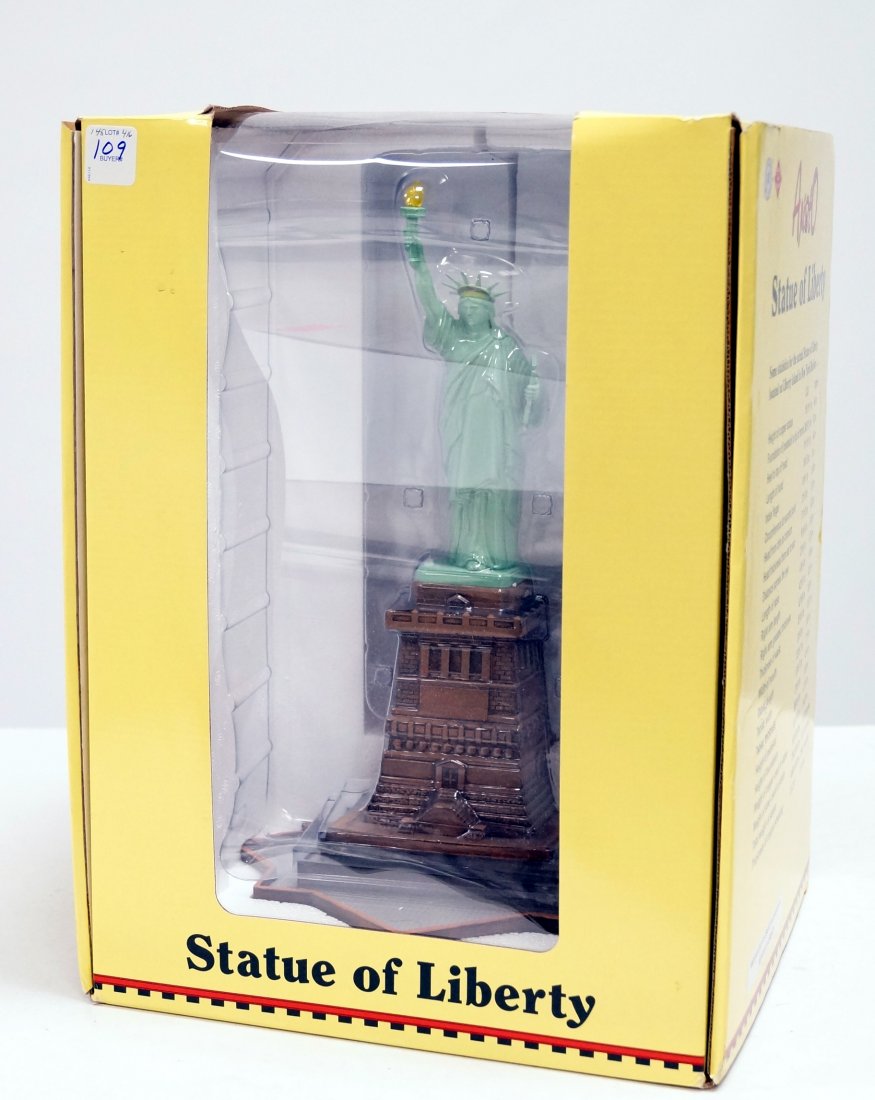 ARISTO LIGHTED STATUE OF LIBERTY COLLECTOR'S LAMP (NIB) (1 of 2)