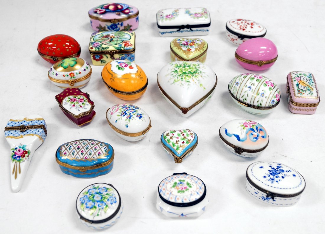 LOT (21) LIMOGES DECORATED PORCELAIN BOXES. LENGTH 1 (1 of 1)
